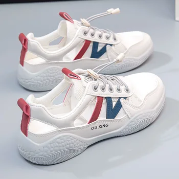 Hueco transpirable pequeños zapatos blancos 2023 verano nueva moda coreana de la versión de estudiante de malla casual zapatos de calle